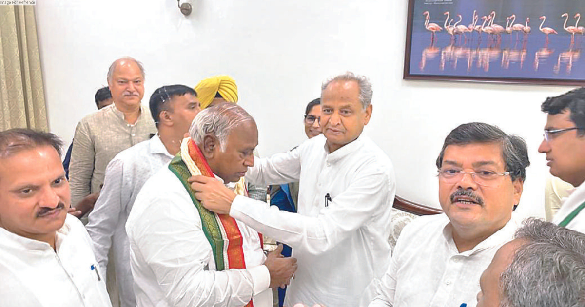 KHARGE TIMES: GEHLOT CAMP ‘UPBEAT’, CURIOSITY RULES ROOST IN PILOT CAMP!